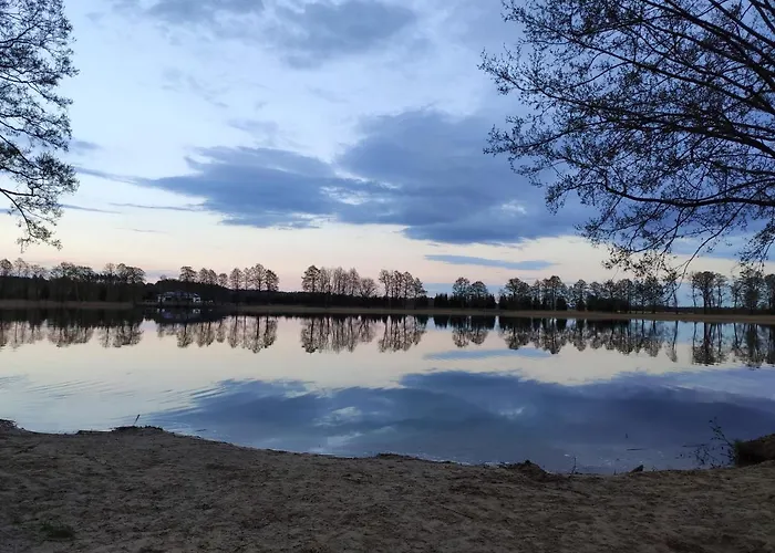 Semesterbostad Dom Nad Jeziorem Szteklin